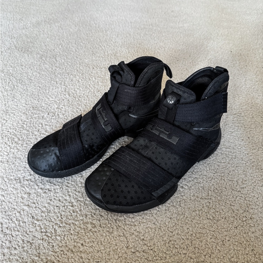 Lebron Soldier 10 Rare Triple Black X size 10